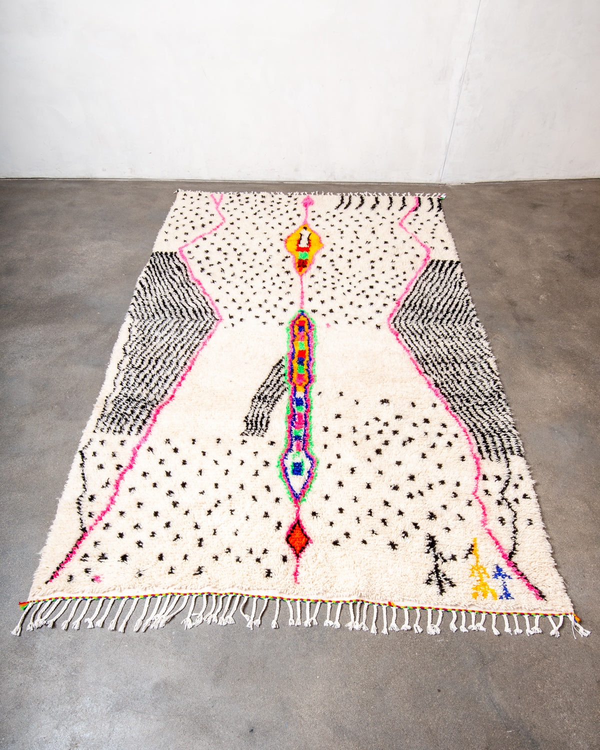 Modern designer handcrafted Berber rug from Morocco. Azilal rug with beautiful colours and patterns. Made of sheep’s wool and colourful cotton.